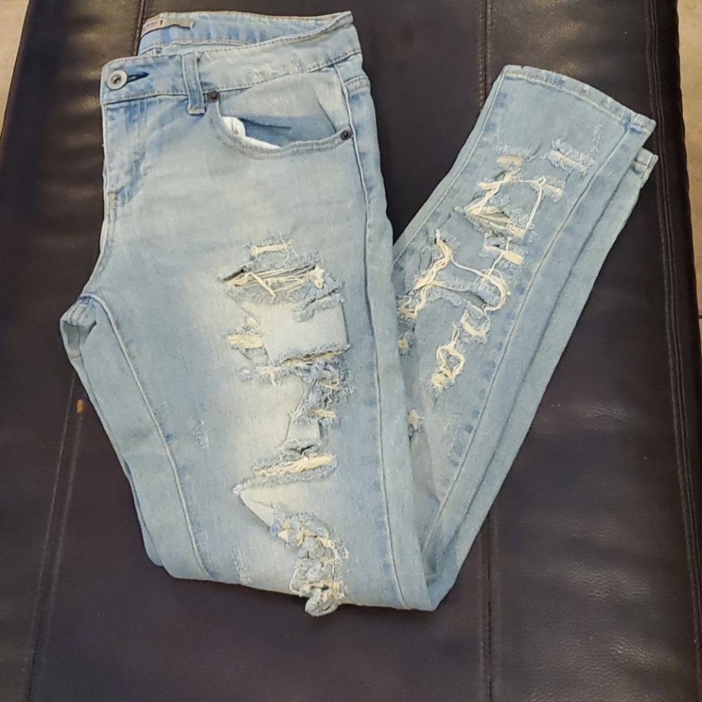 Super distressed jeans